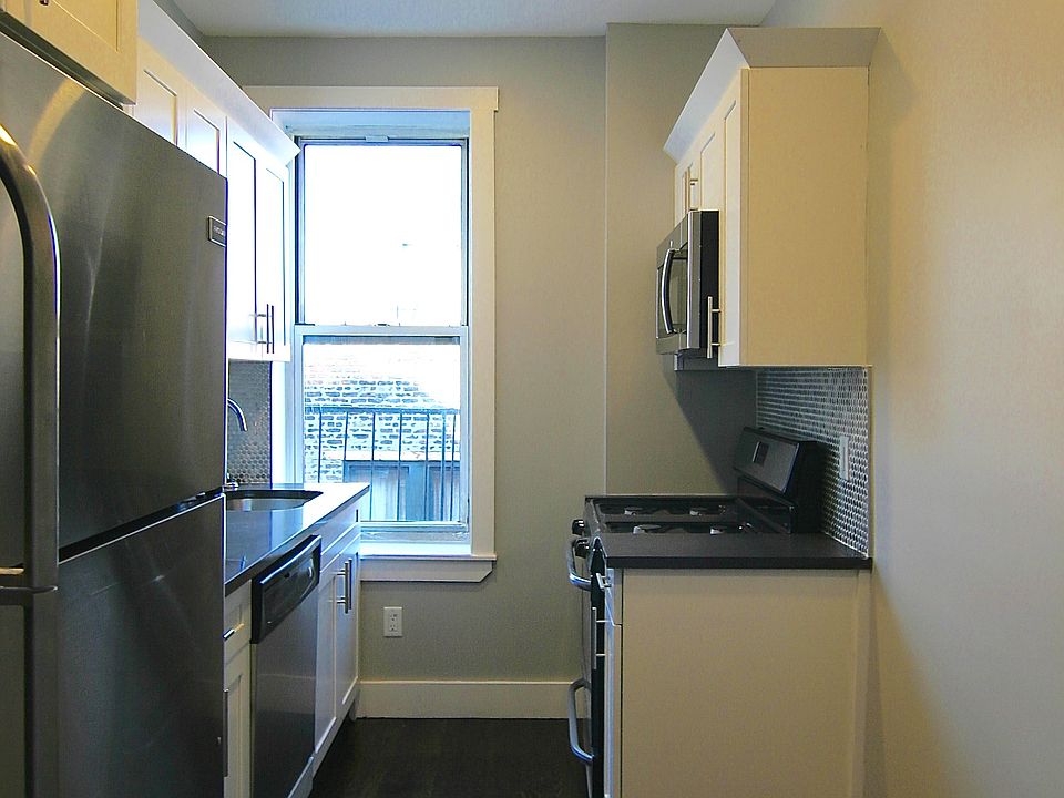 Eat-in Kitchen