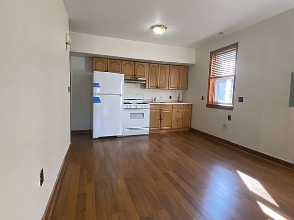 4th image of 5026 Walnut St #3