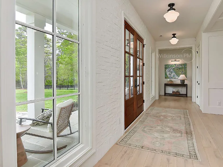 9705 Saddle Ave — Photo 12