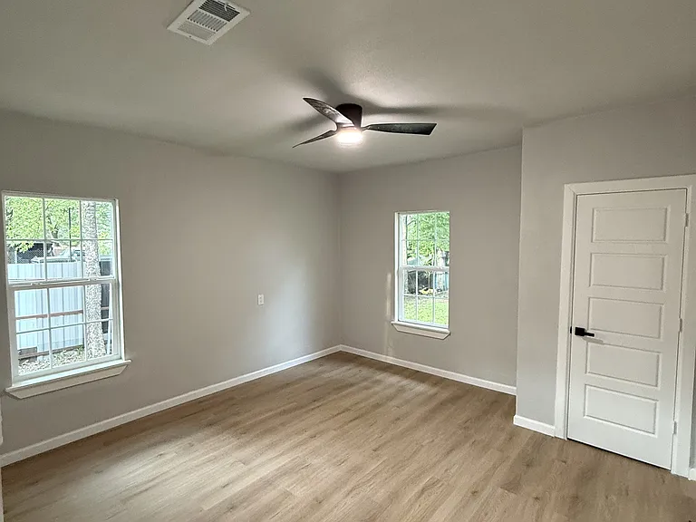 758 Bethpage Ave — Photo 25