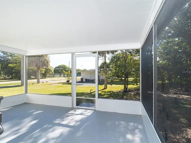 533 E Charlotte Ave — Photo 13