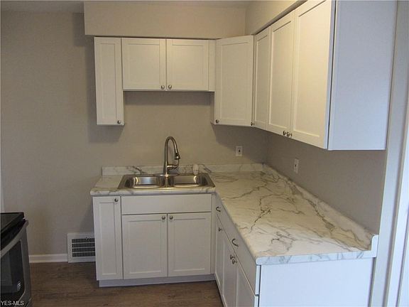 3rd image of 383 Hawthorne St