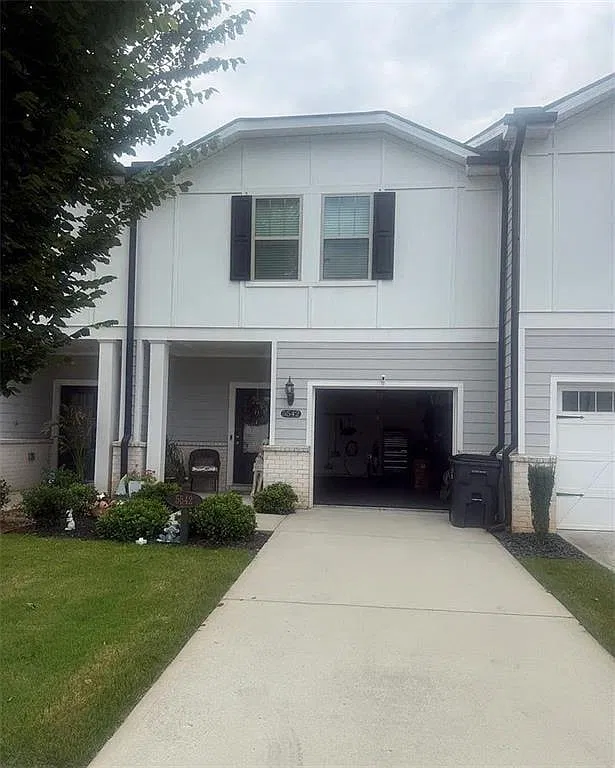 3 bed, 2.5 bath, 1792 sqft, $2,200 — Photo 1