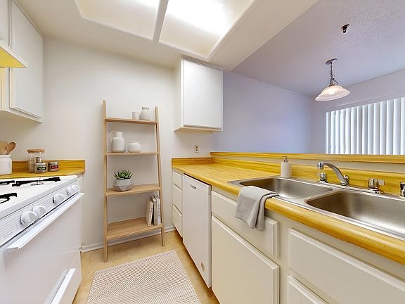 4th image of 11953 Eucalyptus Ave APT 9
