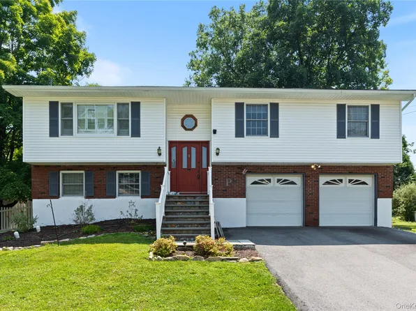 5 Colette Drive, Poughkeepsie, NY 12601