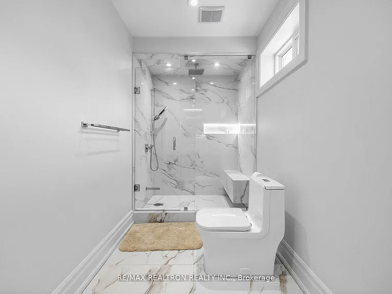 44 Pineway Blvd W — Photo 24