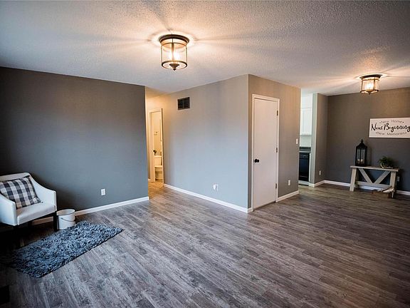 3rd image of 107 W Fairview Ave