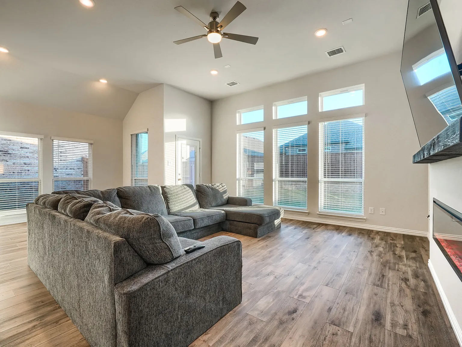 6120 Shasta Creek Rd — Photo 4