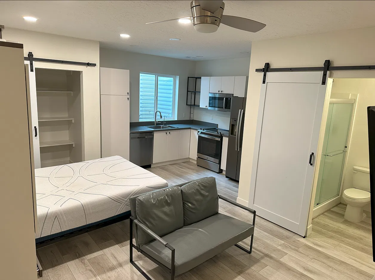 562 W Lewski Ln — Photo 3