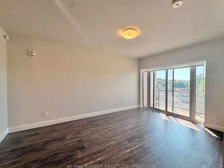 5698 Main St #405 — Photo 4