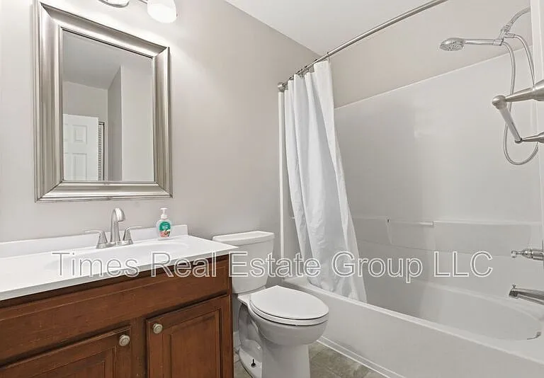 136 Brookfield Ct — Photo 24