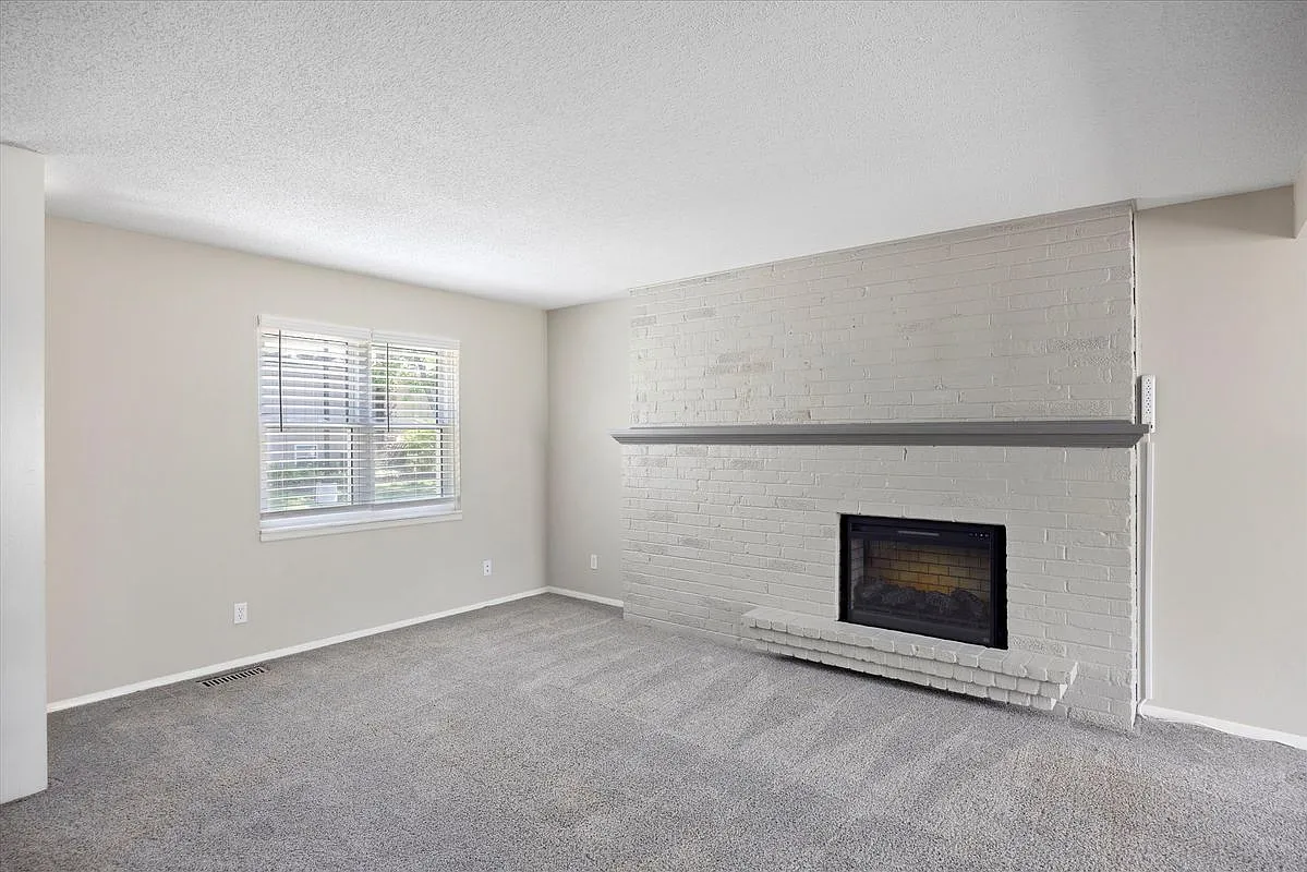 2 bed, 1.5 bath, 1815 sqft, $1,800 — Photo 4