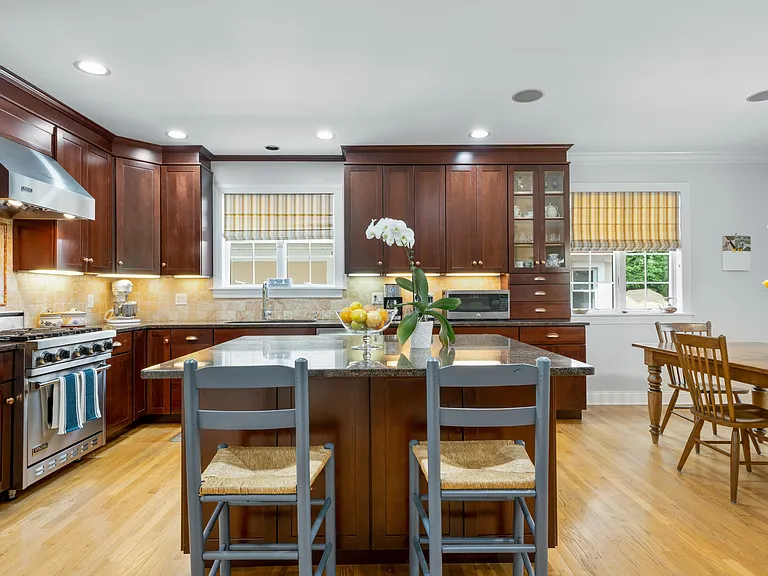 525 Carroll Ave — Photo 10