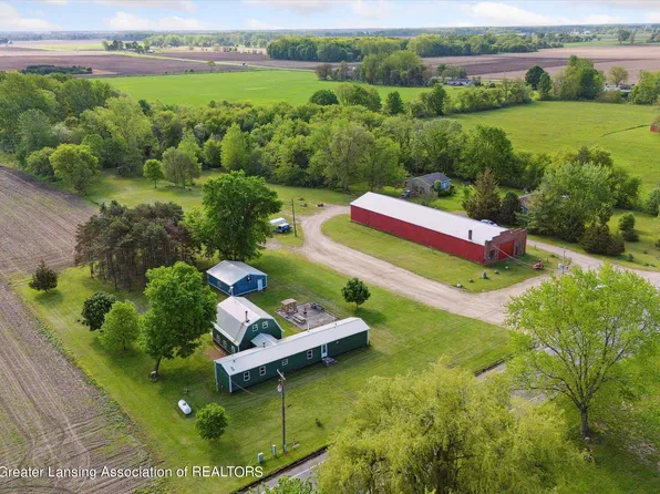 7779 S Crystal Rd, Carson City, MI 48811
