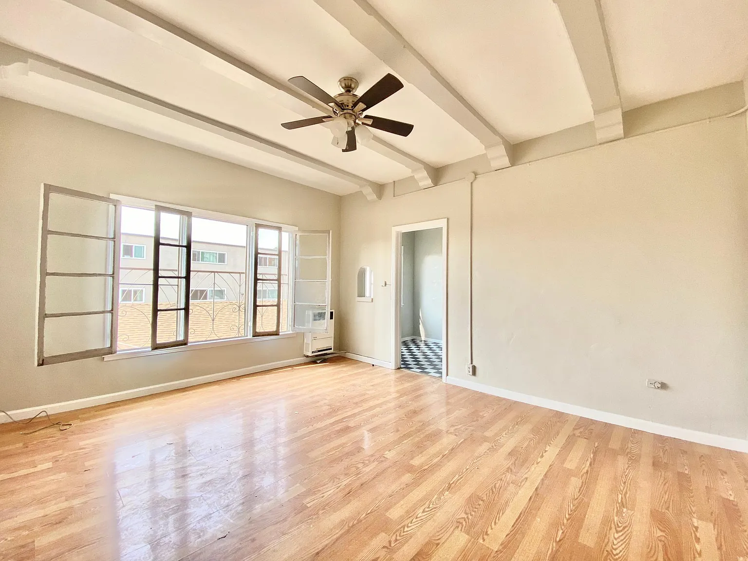 Studio, 400 sqft, $1,595 — Photo 1