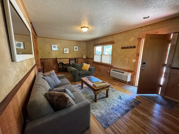 518 NW Hill St, Bend, OR 97703