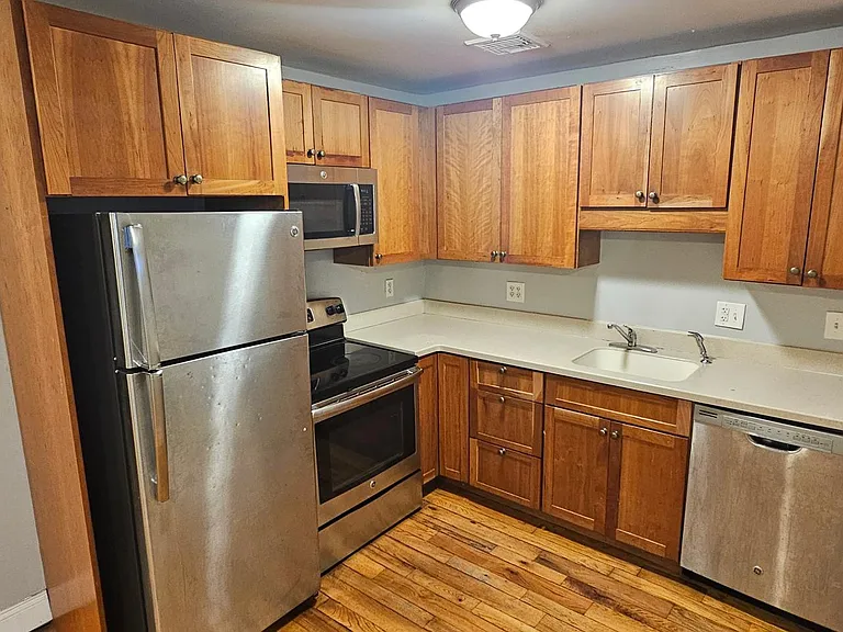 28 E Grand Ave #BB — Photo 2