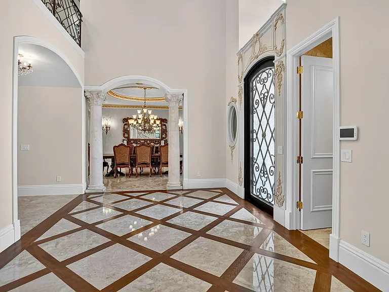 377 E Coconut Palm Rd — Photo 8