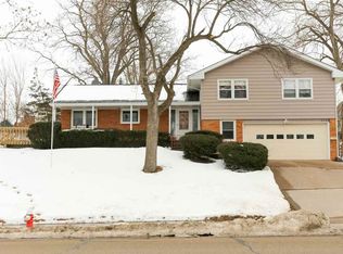 2280 N Grandview Ave, Dubuque, IA 52001