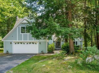 18 Oakmont Dr, Falmouth, ME 04105