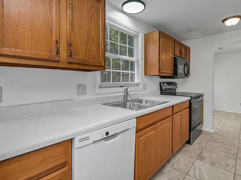 220 N Donar Dr — Photo 15