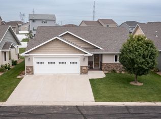 3554 Edgewoodvillage Loop, Bismarck, ND 58503