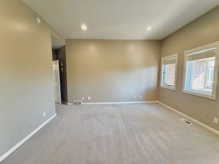 825 N Capitol Blvd — Photo 69