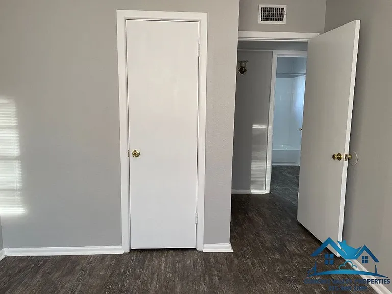 1208 Clairmont St — Photo 14