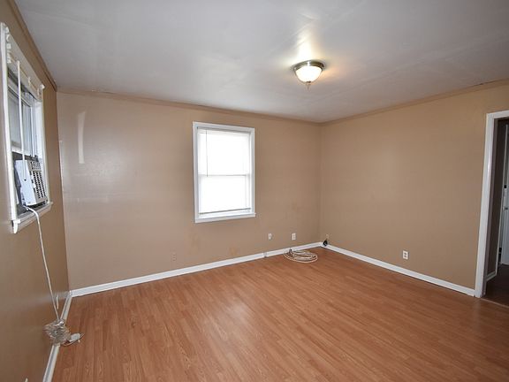4th image of 472 Circle Dr