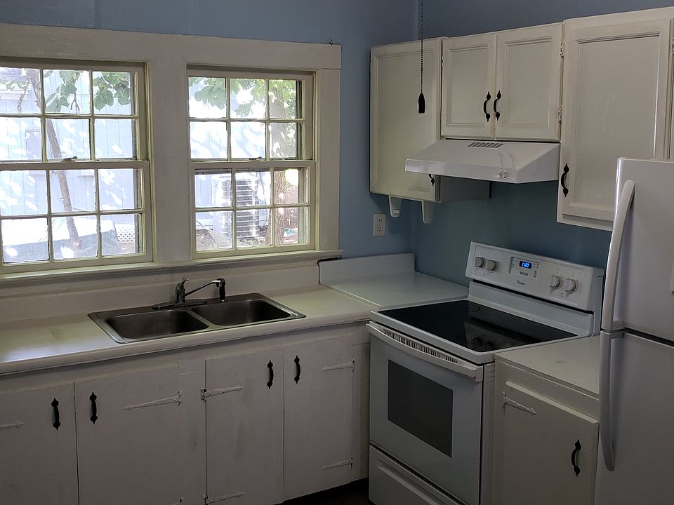 2nd image of 3808 Clifton Rd