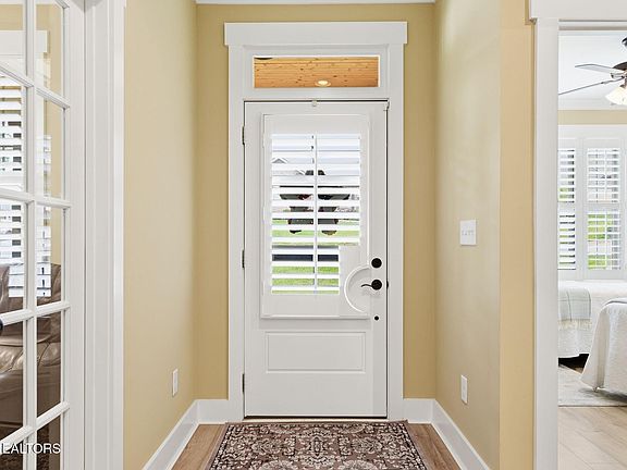 3rd image of 1683 Mountain Dr
