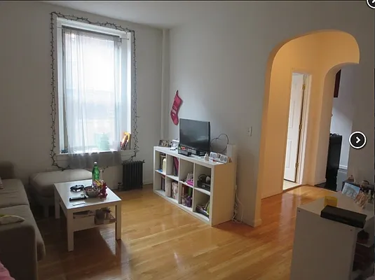 Rented by Mdrn Residential | media 9