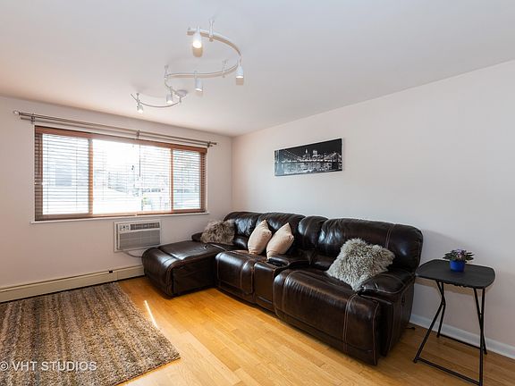 3rd image of 4881 N Hermitage Ave APT 102