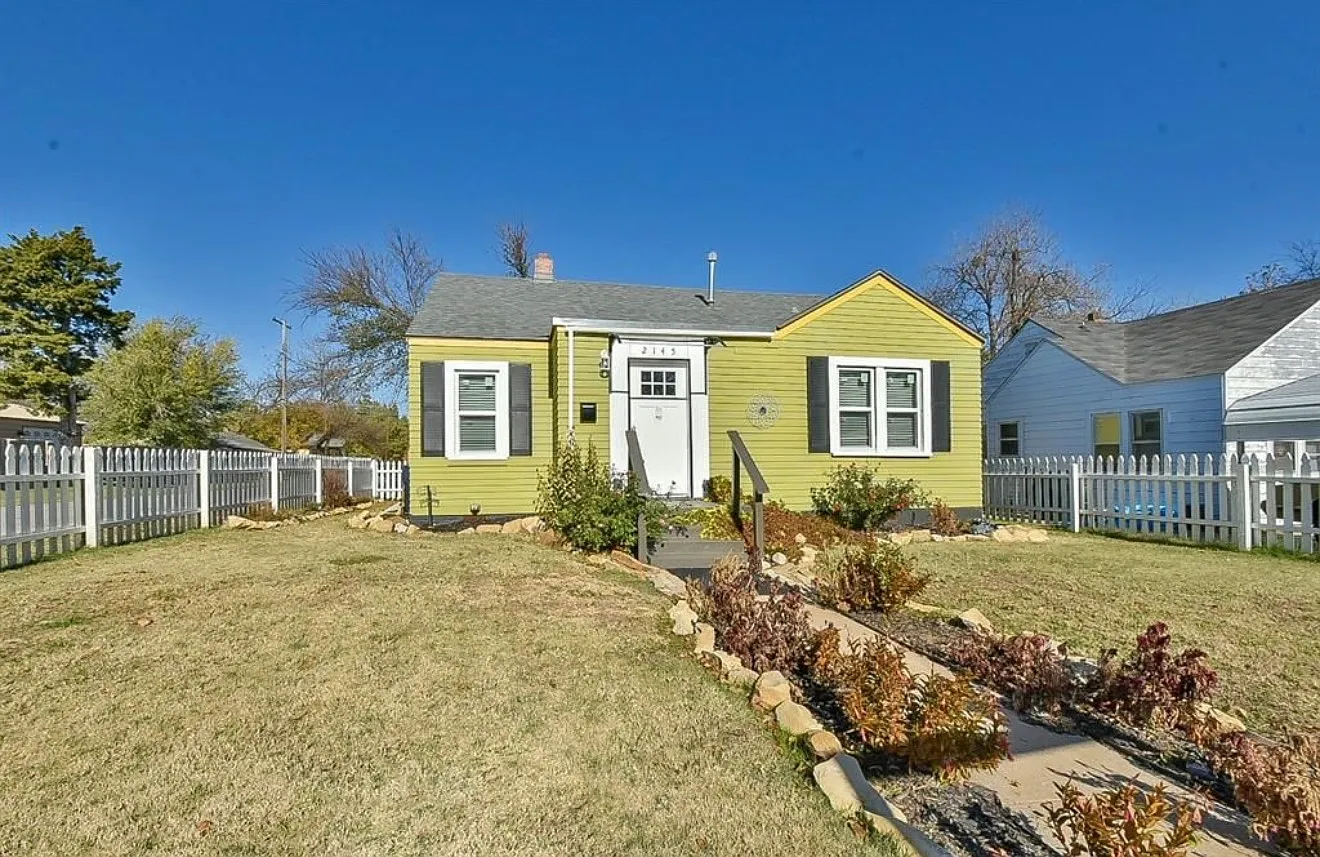 3 bed, 1029 sqft, $1,600 — Photo 1