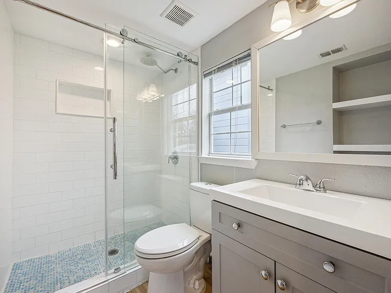 1111 Lawson Ln — Photo 10