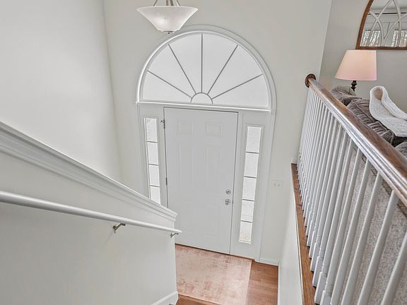 4th image of 209 Wilshire Way