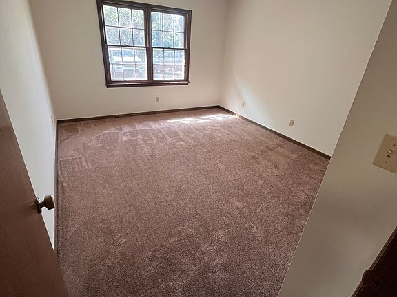 5th image of 2040 Pineview Dr
