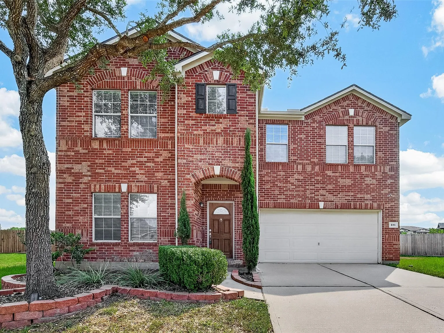 5 bed, 3.0 bath, 3600 sqft, $2,700 — Photo 1