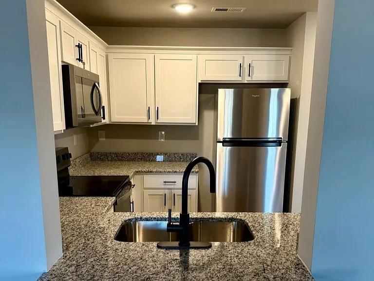212 Palmer Ct — Photo 9