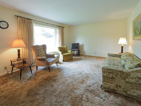 2408 Hemlock Ave-103