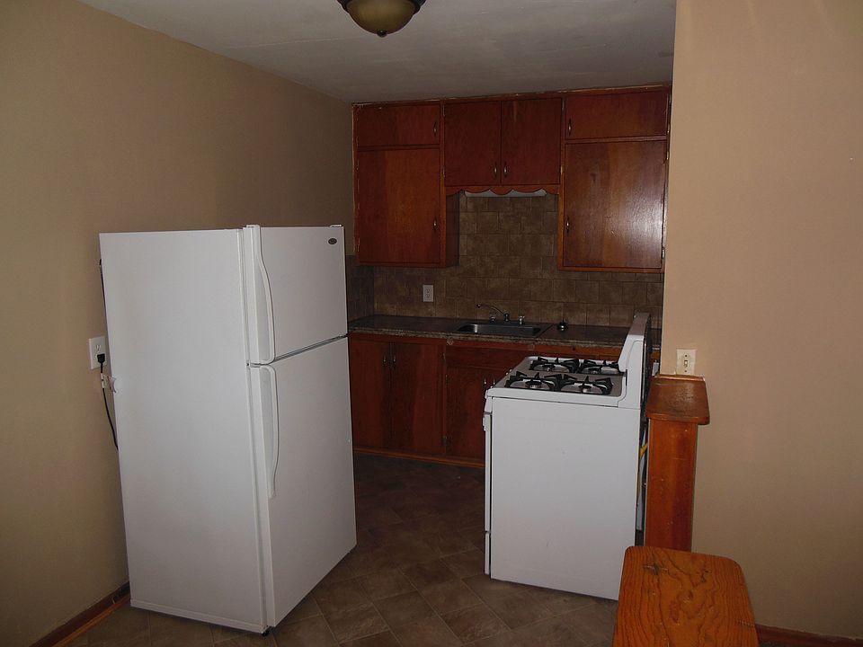 2nd image of 620 Zoll St #620