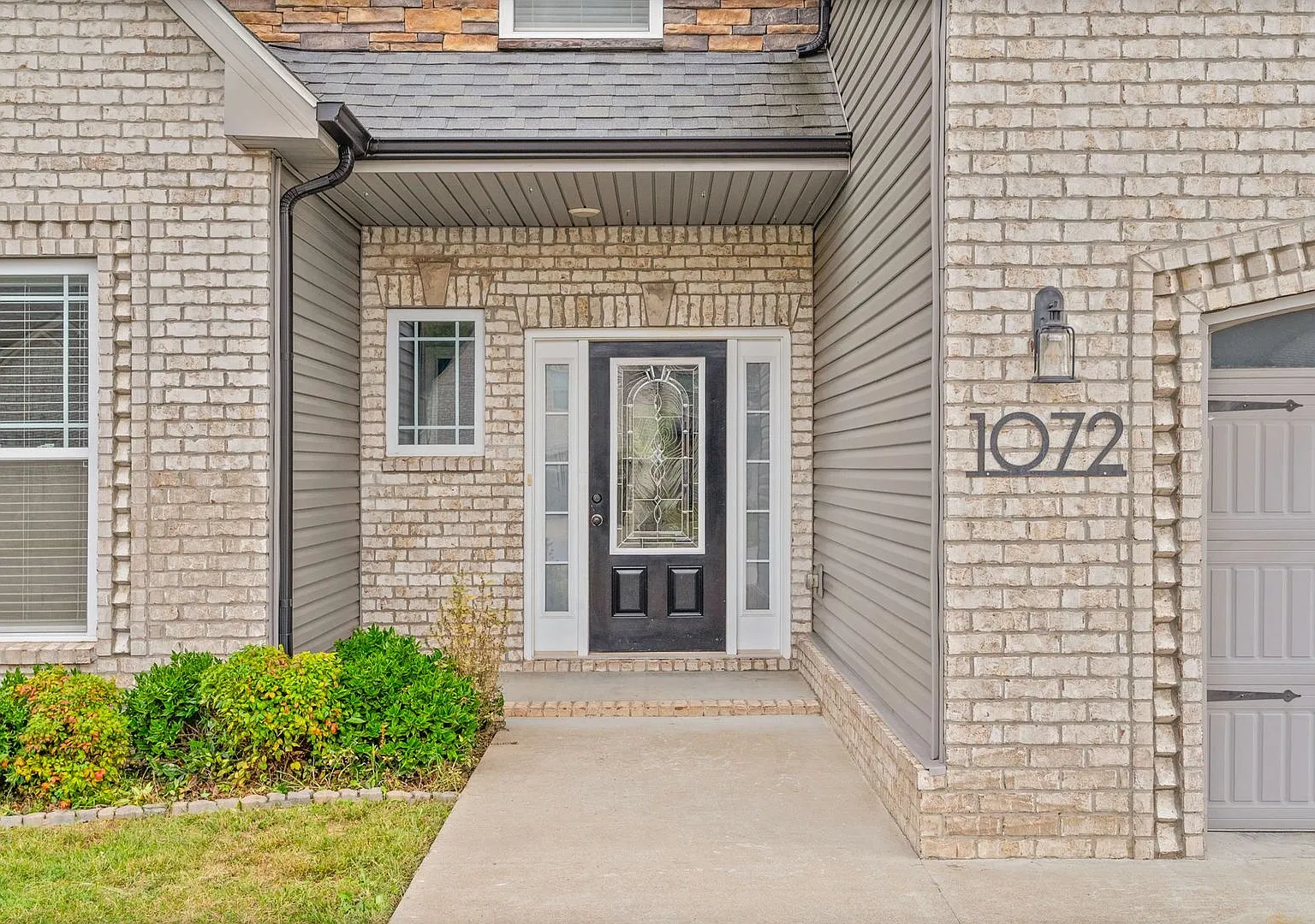 1072 Chagford Dr — Photo 2