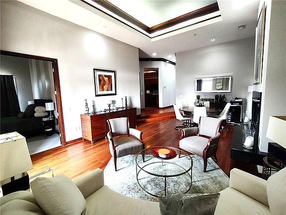3rd image of 3334 Peachtree Rd NE APT 1712