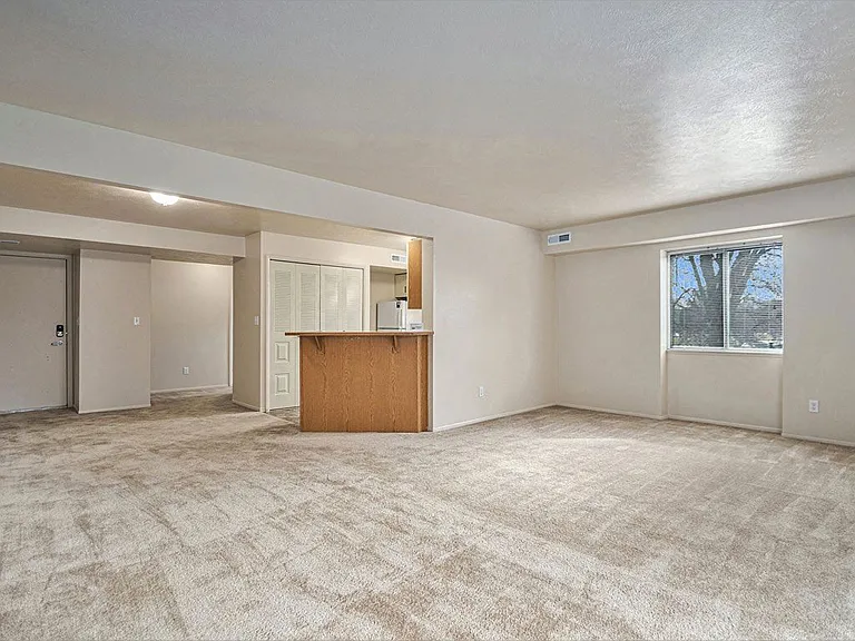 Indian Lakes Apartments — Photo 14