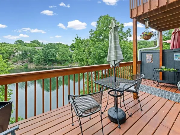 232 NE Bayview Dr, Lees Summit, MO 64064