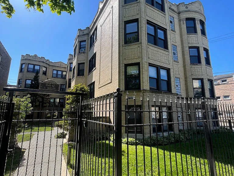 5542 N Artesian Ave #1B — Photo 19