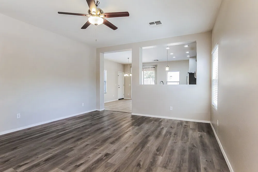 3 bed, 2.5 bath, 1692 sqft, $2,045 — Photo 4