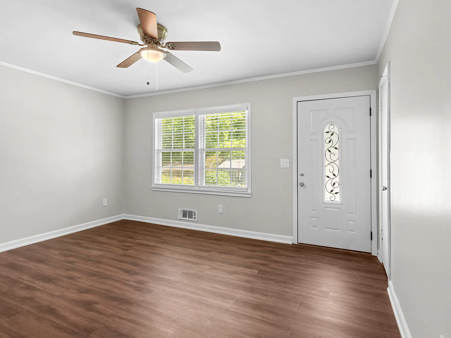 1380 Plaza Avenue SW — Photo 3