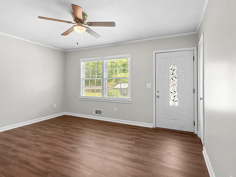 1380 Plaza Ave SW — Photo 3