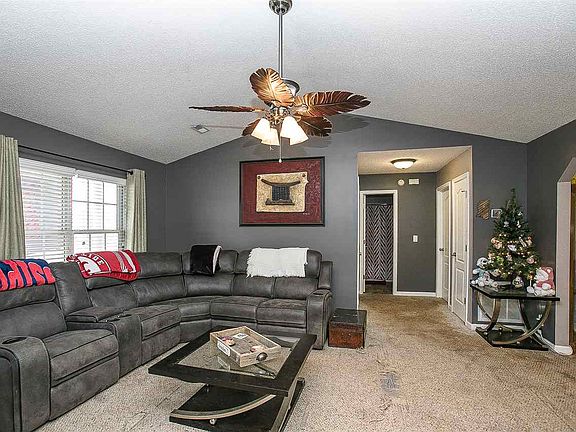 2nd image of 104 Thornhedge Trl